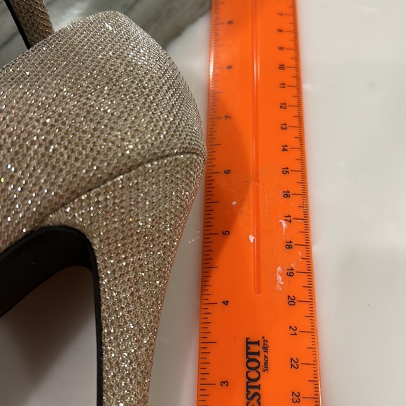 Shimmery Gold High Heel Platform Pumps,NWT, sz 9 - Picture 5 of 13